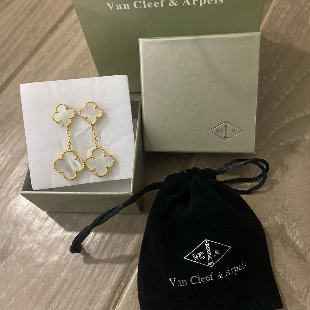 Van Cleef & Arpels authentic worn 1x Earrings- w/ box, dust bag, purchase bag